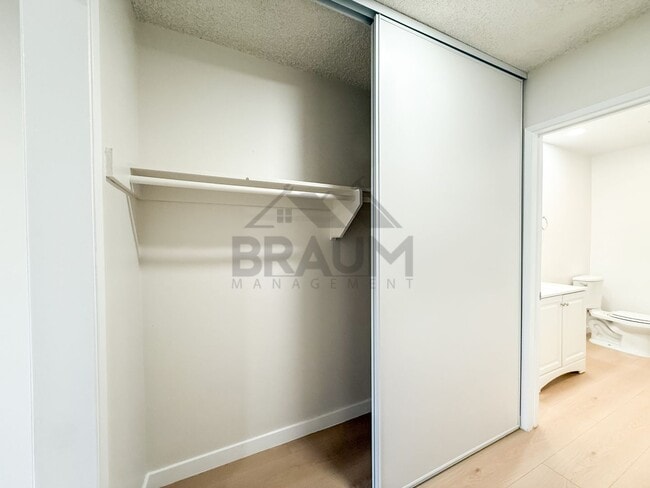 Building Photo - 6041 Whitsett Ave