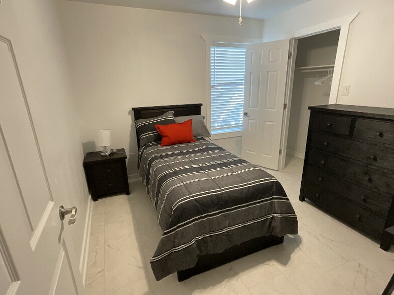 Building Photo - 1301 E Avenue G