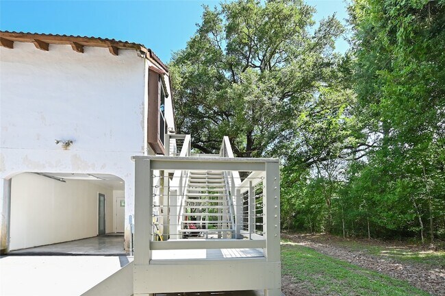 Building Photo - 1 Lovers Ln