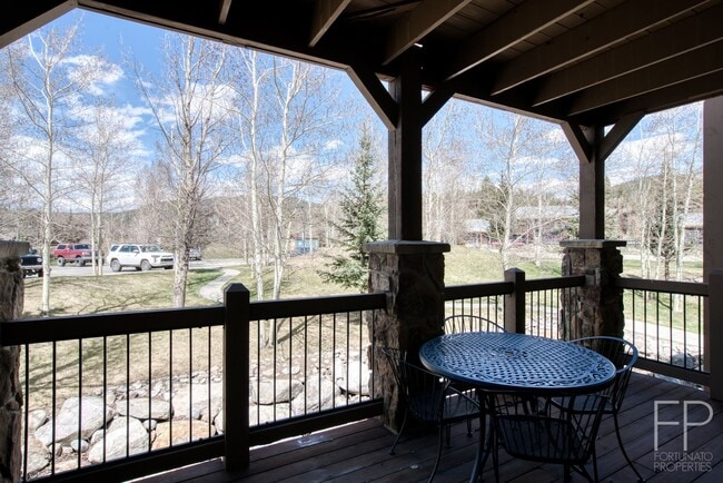 Building Photo - Highlands Green Lodge!  Updated One Bedroo...