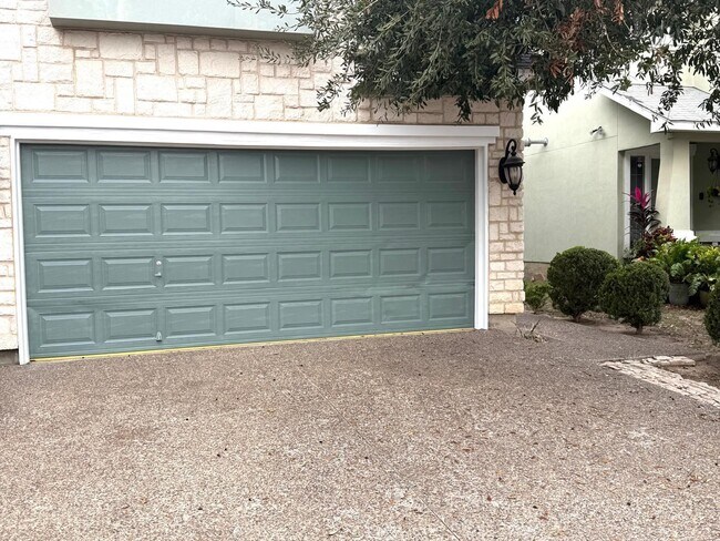 Building Photo - 9310 Albany Dr