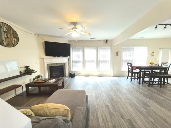 Building Photo - 3362 Briaroak Dr