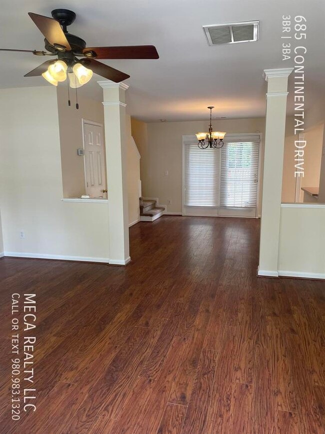 Building Photo - 685 Continental Dr