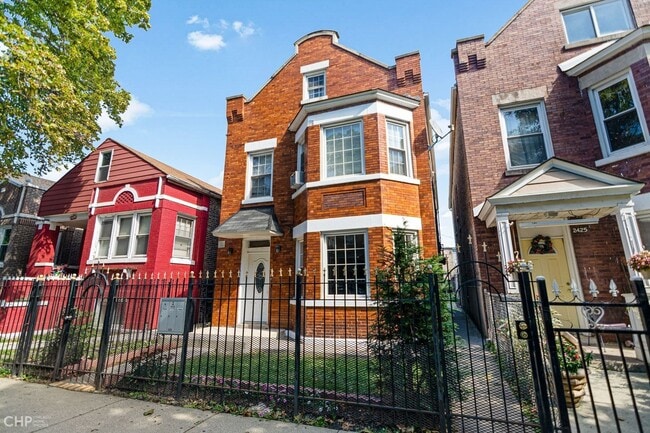 Building Photo - 2423 S Hamlin Ave