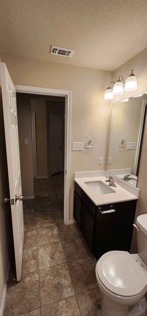 Building Photo - Beautiful 3 Bedroom House