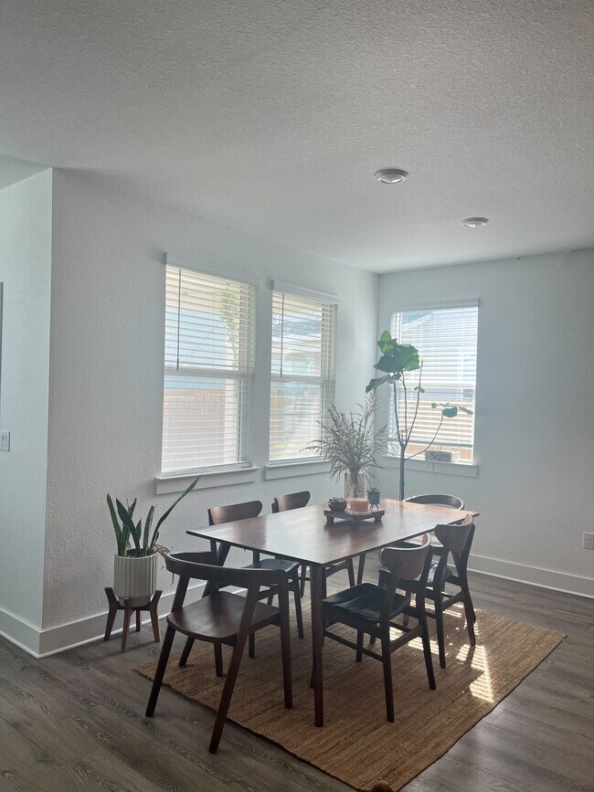 Building Photo - 2905 St Regis Dr