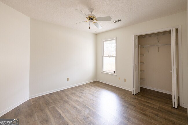 Building Photo - 112 Glendale Dr