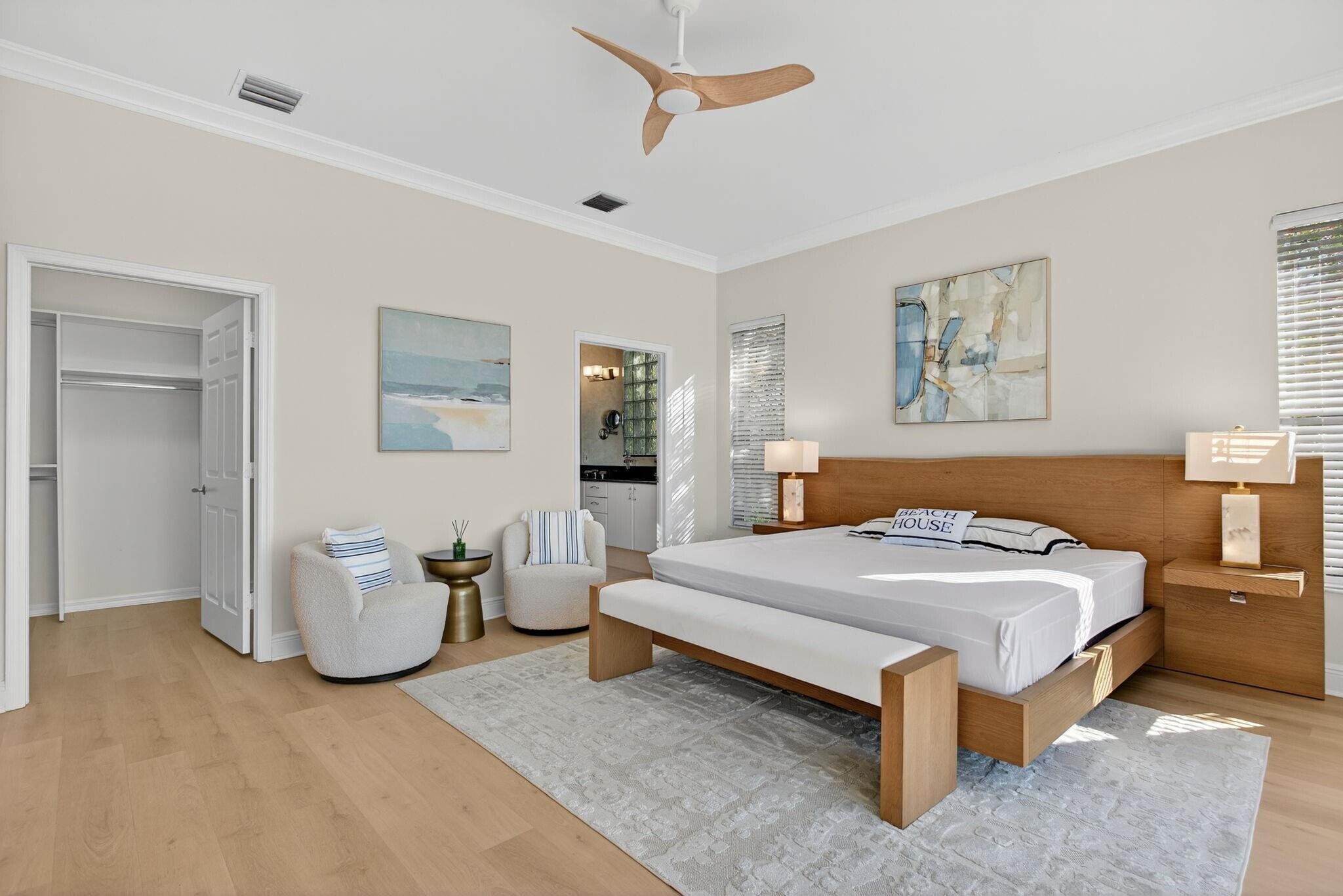 Building Photo - 513 S Riverside Dr