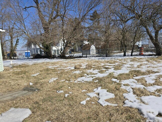 Building Photo - 76 Chestnut St