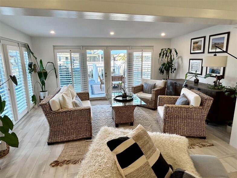 Building Photo - 1473 NE 53rd Ct