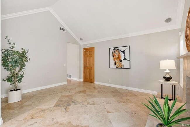 Building Photo - 6908 Country Club Dr