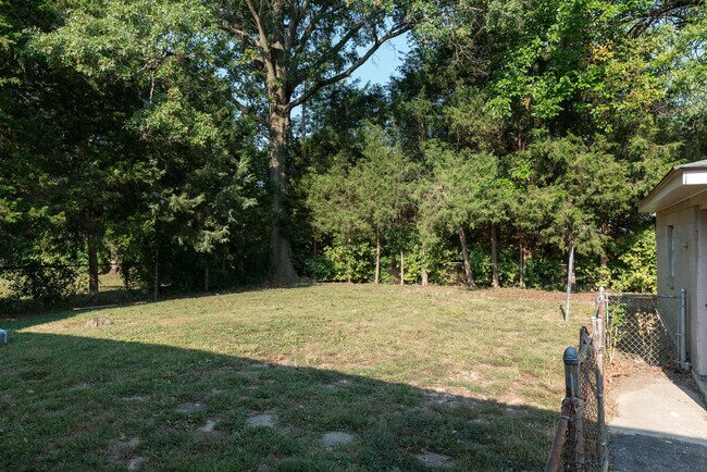Building Photo - Super 3-brm stone ranch with brand new win...