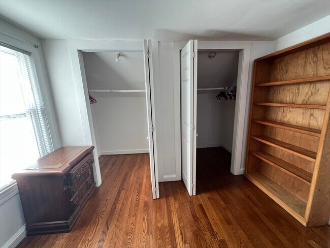 Building Photo - 904 Middle St