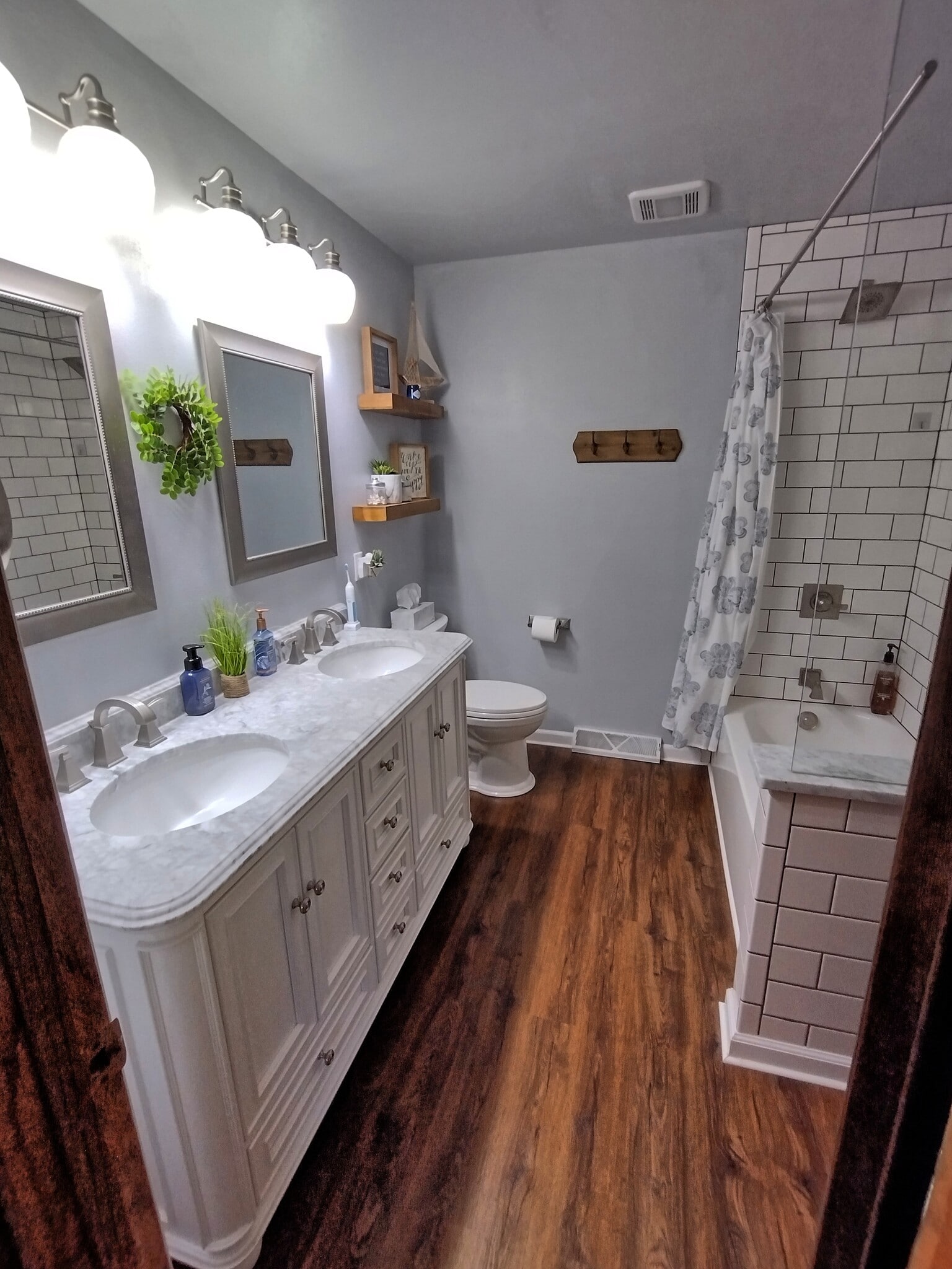 Building Photo - 12049 W Grange Ave