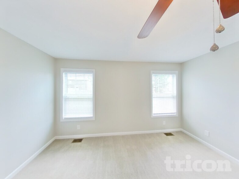 Building Photo - 549 Medallion Cir