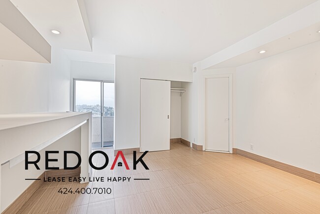 Building Photo - Stunning One Bedroom with Central Heat and...