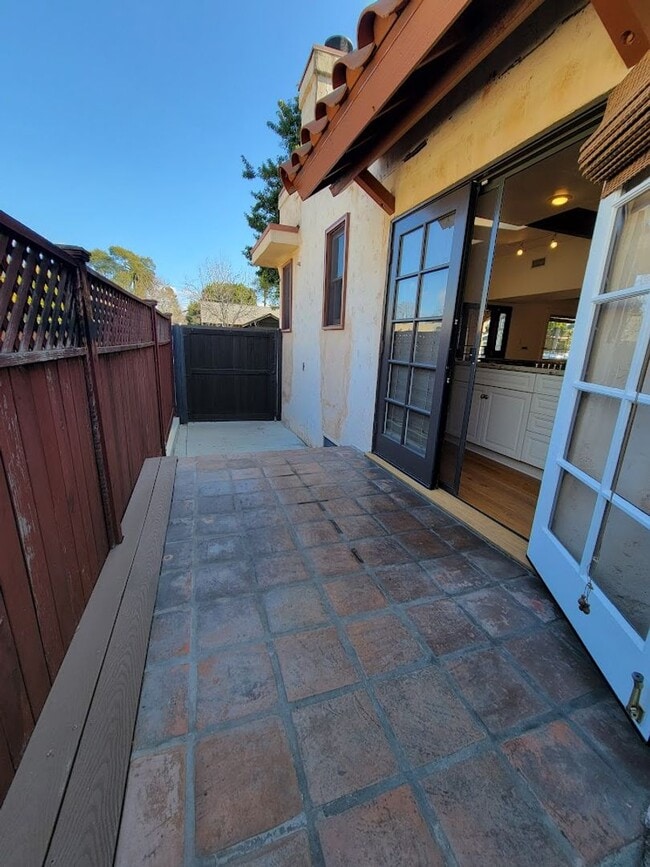 Building Photo - BEAUTIFUL 4BD - 3BA SINGLE STORY HOUSE WITH PRIVATE LAUNDRY AND DETACHED 2 CAR GARAGE