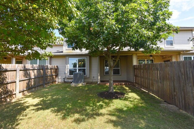 Building Photo - 13400 Briarwick Dr