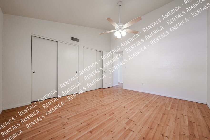 Building Photo - 2834 E Isabella Ave