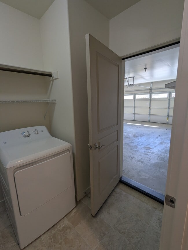 Building Photo - 3667 SW Pumice Stone Ave