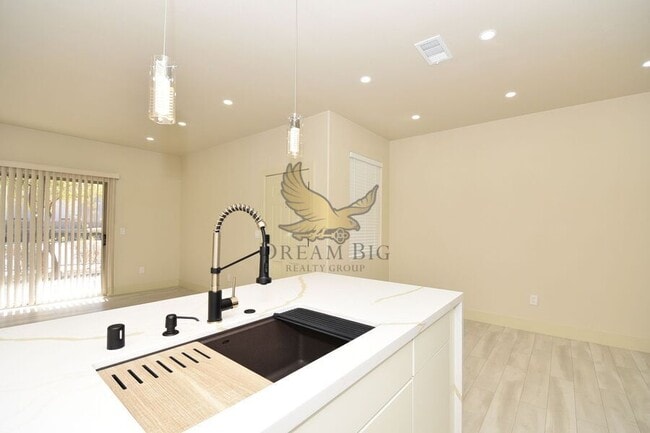 Building Photo - 8000 W Badura Ave