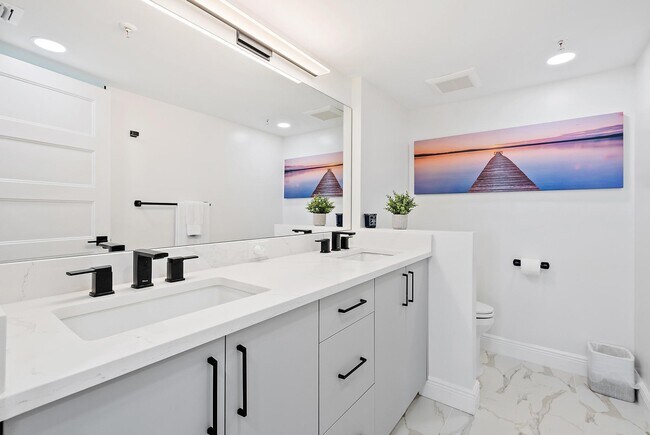 Building Photo - 3390 S Ocean Blvd