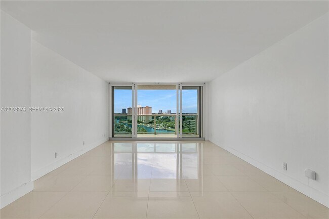 Building Photo - 100 Bayview Dr