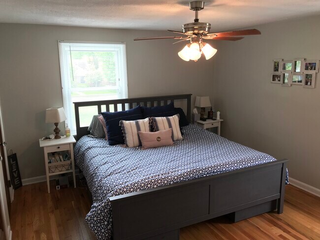 Building Photo - 1423 E 4th St