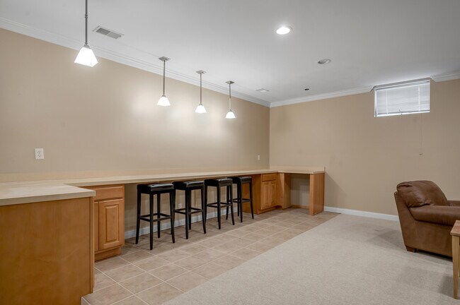 Building Photo - 103 Parker Ln