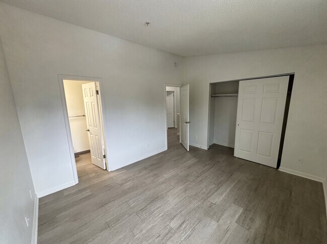 Building Photo - 694 Walden Cir