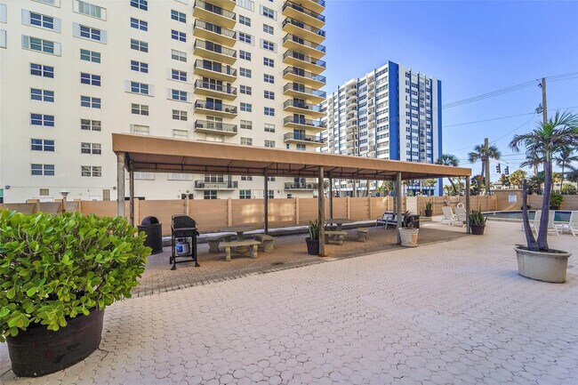 Building Photo - 1401 S Ocean Dr