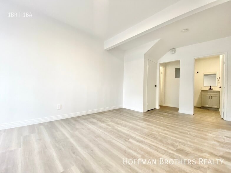 Building Photo - 1240 S Bronson Ave