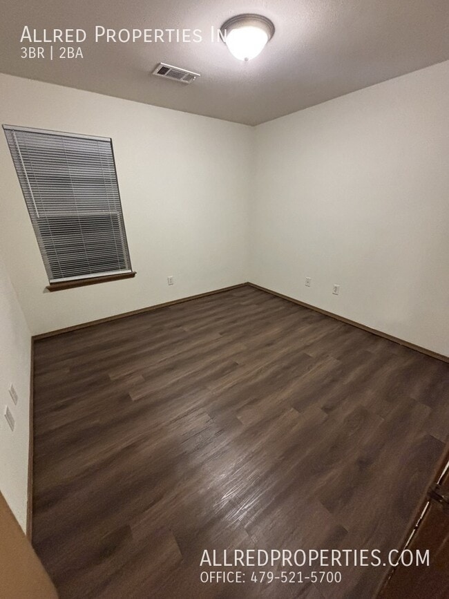 Building Photo - 307 E Asher Ct