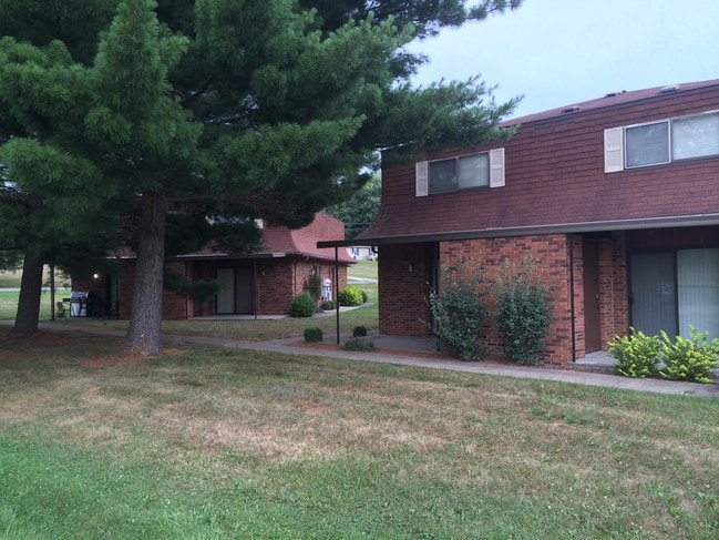 Primary Photo - 6300 Carolina Rd