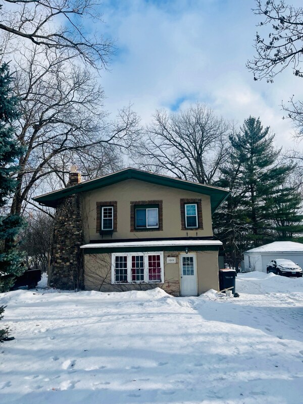 Building Photo - 1644 Myrtle St N