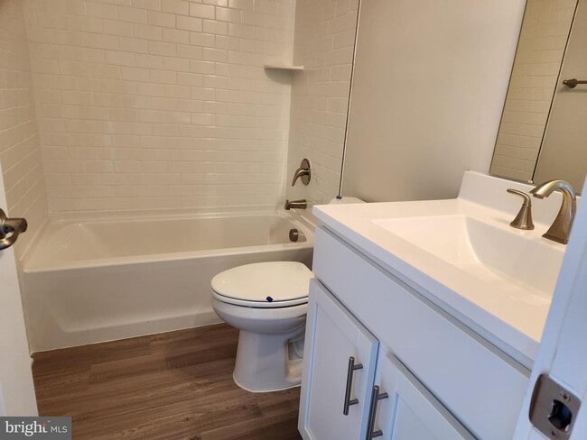 Building Photo - 327 Baker Dr