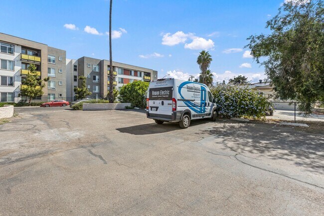 Building Photo - RENOVATED 1 Bedroom apartment @ The Steelio with gated parking and AC! EV Chargers!