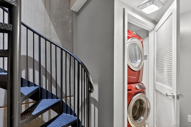 Building Photo - 1025 Island Ave