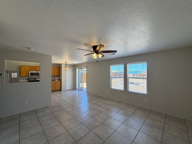 Building Photo - 3 Bedroom Home Near Unser Blvd NW & Ladera Dr NW!