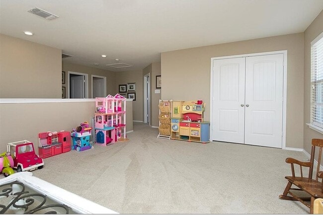 Building Photo - 105 Golden Bear Dr