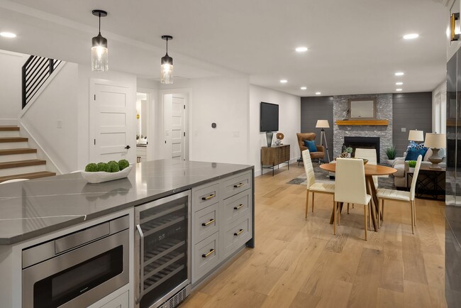 Building Photo - 4Bd/2.5Ba Bellevue House