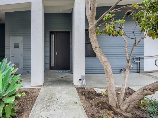 Building Photo - 5490 La Jolla Blvd