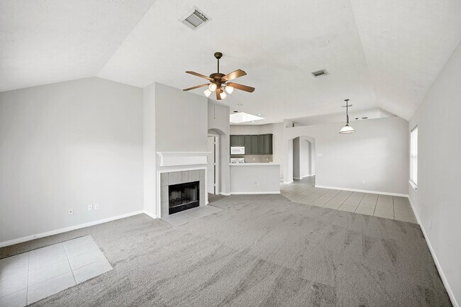 Building Photo - Spacious 3/2 with an Office in Winfield Lakes!