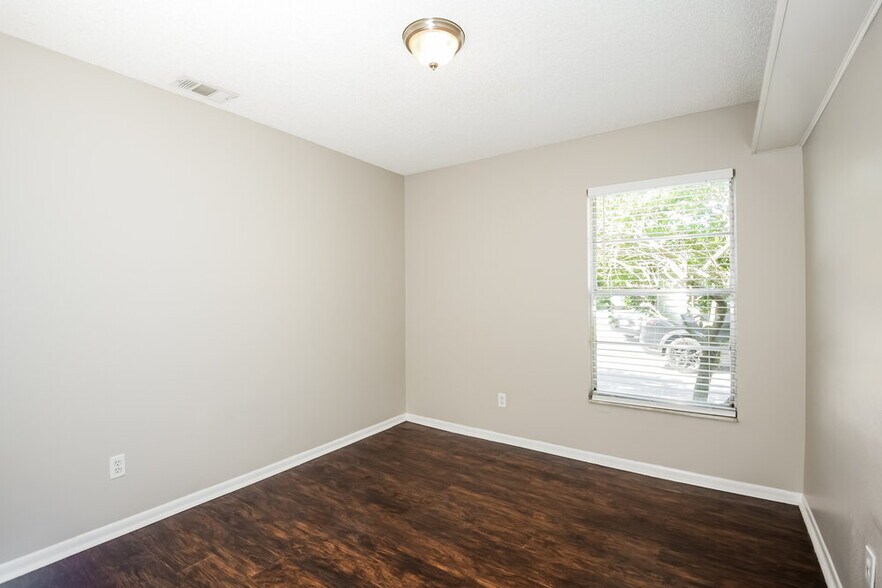 Building Photo - 7827 Farnsworth Ct
