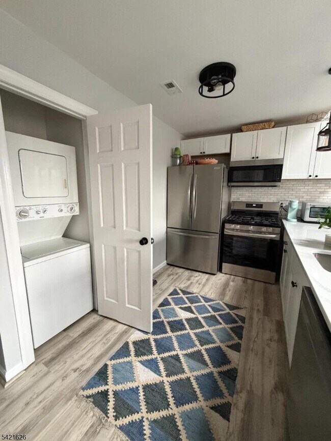 Building Photo - 6 Steamboat Dr