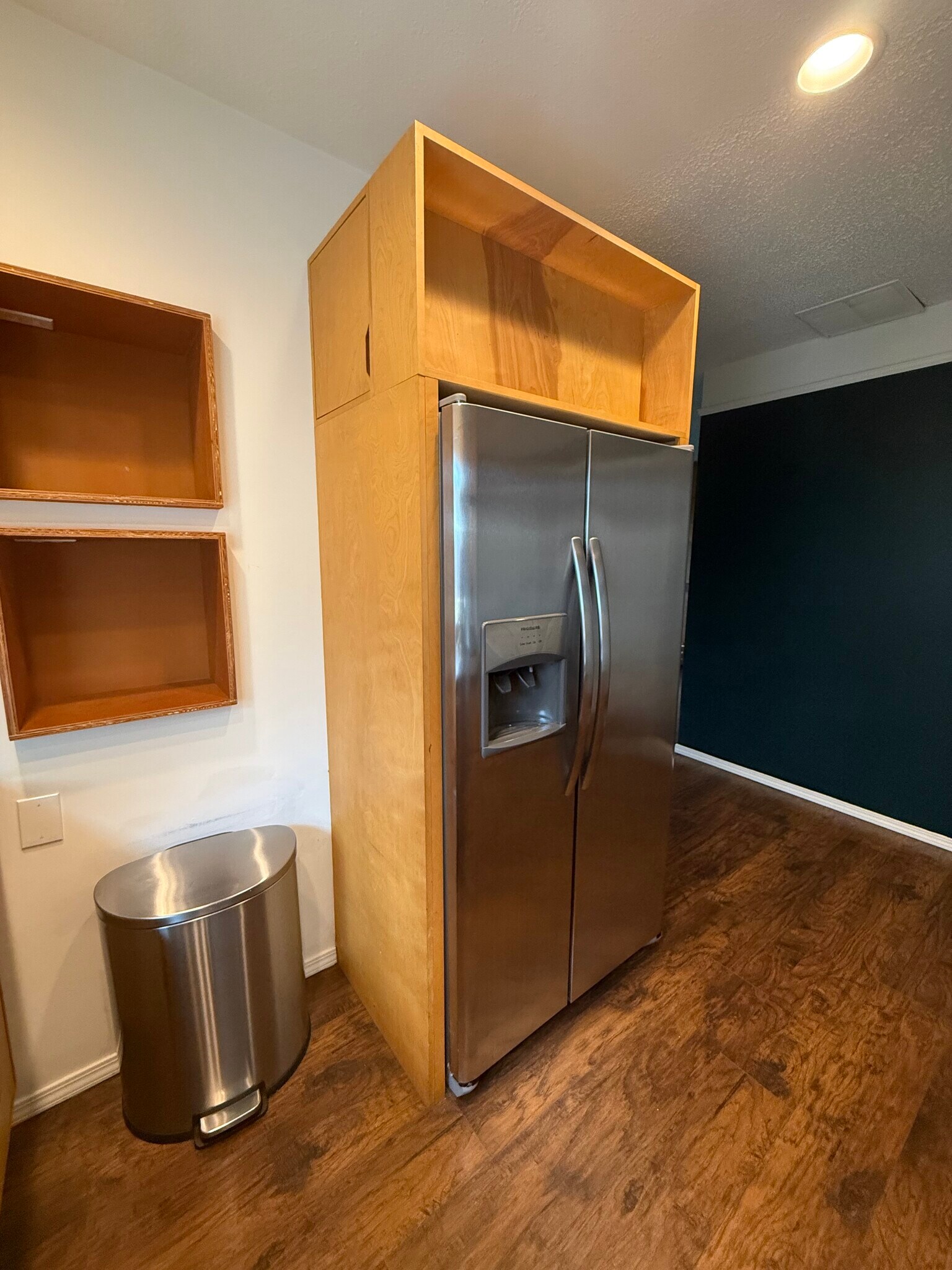 Building Photo - 406 E 43rd St