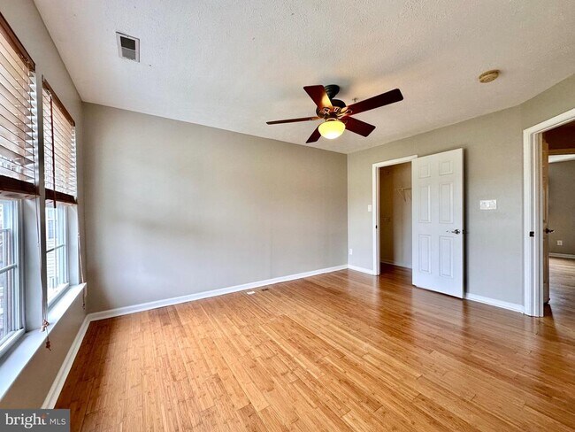 Building Photo - 2107 Mardic Dr