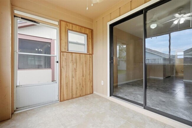 Building Photo - 754 Summerland Dr