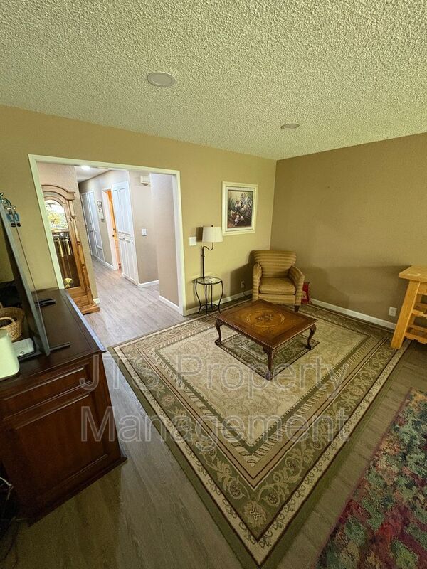 Building Photo - 6913 Navarro Ct