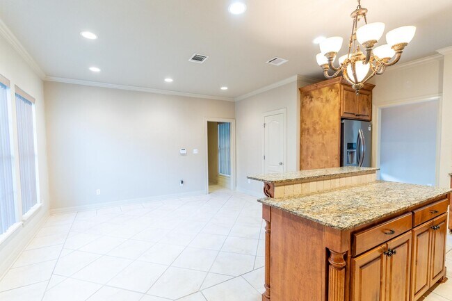Building Photo - 10011 Loveland Ct